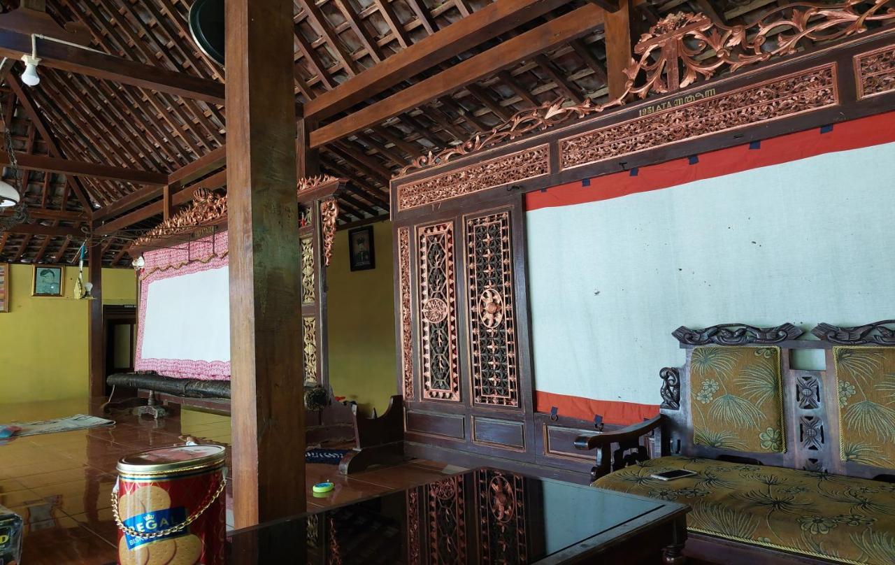 Nara Homestay Syariah Mangunan Exterior foto